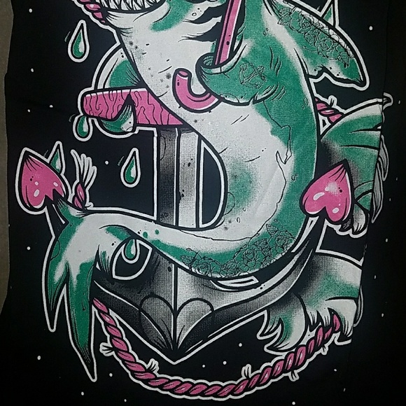 Too Fast Fiona Fin Shark on Anchor Holding Umbrella Top Heart Shape Cutout Back - Picture 7 of 8